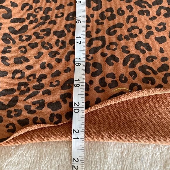 Blank NYC Cheetah Crop Sweater - Size S - Picture 10 of 12